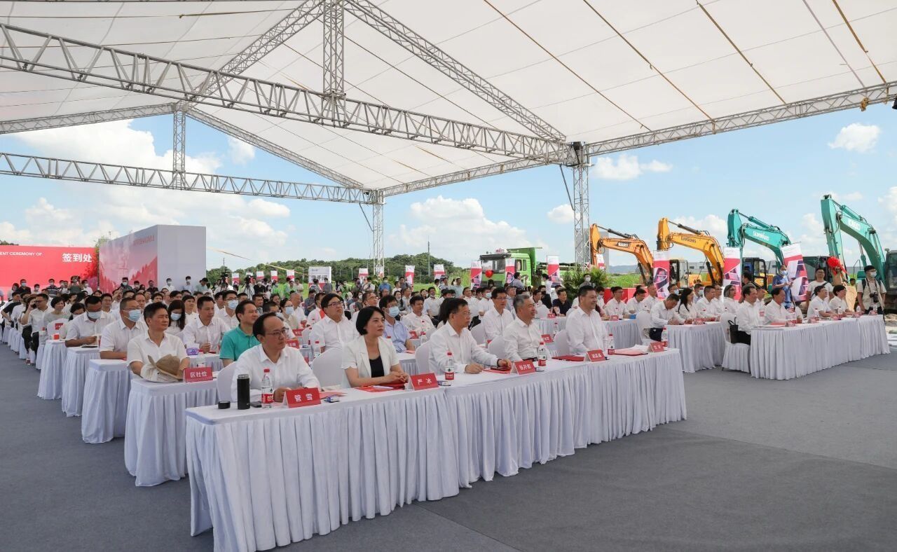 On the afternoon of June 23, the groundbreaking ceremony for the Phase I construction project of the Guangzhou Academy of Fine Arts (GAFA) Foshan Campus was held in Nanzhuang Town, Chancheng District, Foshan City, marking the launch of a new phase in the campus development.