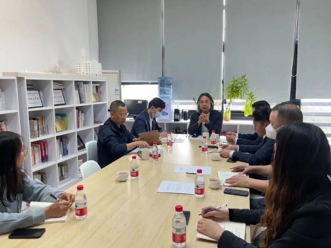 Recently, the Foshan Campus Management Committee convened the New Semester Work Meeting and Plenary Session in Conference Room A608 of the University Town campus. Attendees included: Cai Yonghua, Vice President of Guangzhou Academy of Fine Arts and Director of the Foshan Campus Management Committee; Wu Duan, Director of the International Cooperation and Exchange Office and Executive Deputy Director of the Management Committee; Zheng Haohua, Secretary of the Directly Subordinated Party Branch and Full-time Deputy Director of the Management Committee; Wang Zhiqiang, Director of the Party Committee Teacher Work Department and Director of the Personnel Office, and Member of the Management Committee; Tu Yuan, Director of the Academic Affairs Office and Member of the Management Committee; Chen Cong, Deputy Director of the Education Development and Alumni Affairs Office and Member of the Management Committee. The meeting was chaired by Wu Duan.