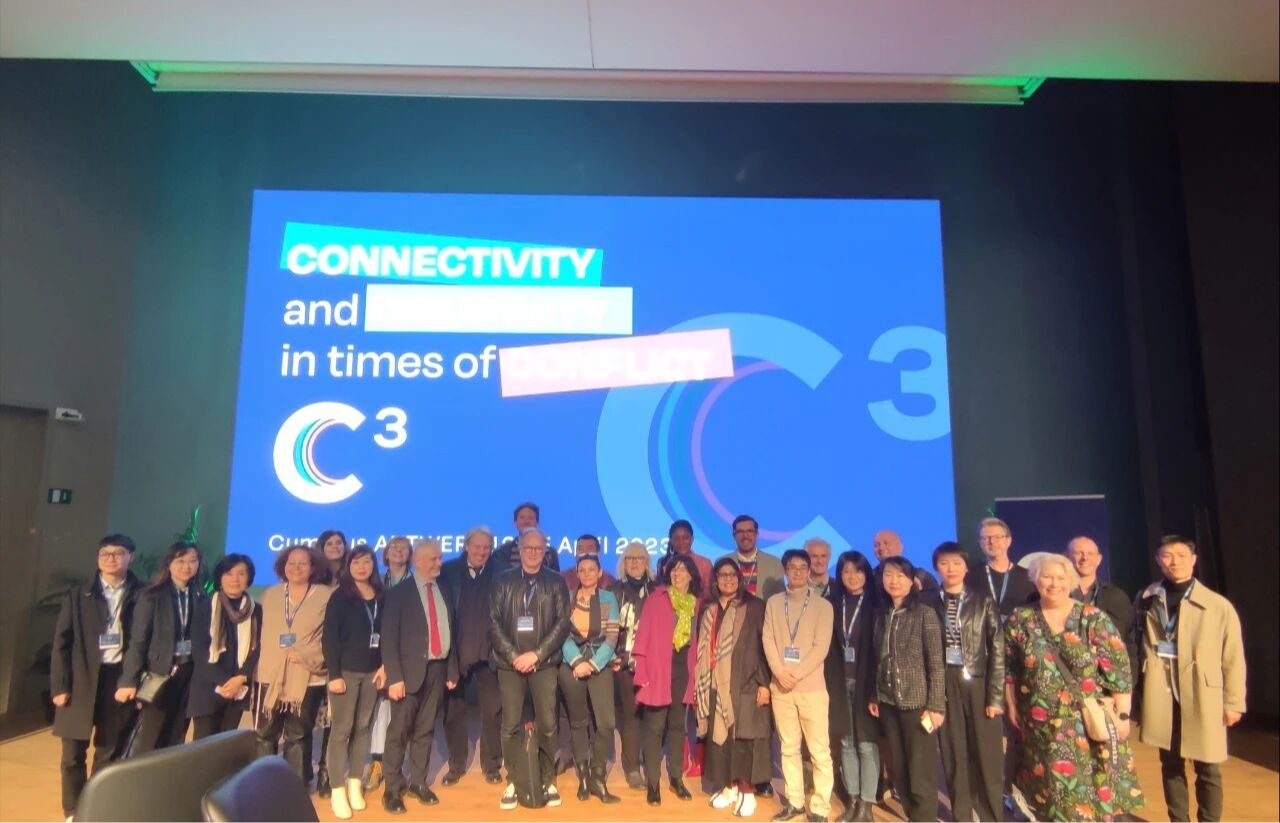 2023年4月12-15日，CUMULUS（国际设计艺术院校联盟）会议于比利时安特卫普大学顺利召开, 广州美术学院经CUMULUS全体大会投票正式成为CUMULUS成员。CUMULUS联盟组织坚持严格的入会标准，在同一地区的会员数不得超过该地区院校总数的10%。每年新加入的会员需要经历严格的评审程序，通过会员推荐、资格审查及投票选举等程序最终确定。此次申请由广州美术学院工业设计学院院长李勇教授统筹规划，并获得日本千叶大学和江南大学的联合推荐。工业设计学院顾莉副教授出席本次CUMULUS全体大会，并代表学院进行新成员展示，听取了大会的各项报告并就相关事宜进行投票表决。