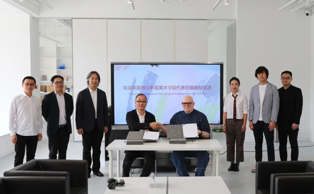 面向国际 做好佛山校区建设发展调研工作 近日,威尔士三一圣大卫大学、菲律宾驻广州总领事馆、英国伯明翰城市大学、比利时安特卫普皇家艺术学院、英国格拉斯哥美术学院的代表先后到广州美术学院访问交流。