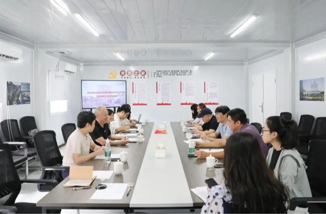On September 12, the Party Branch of the Publicity Department of the Party Committee visited the Foshan Campus to conduct a joint thematic Party Day event with the Directly Subordinated Party Branch of the Foshan Campus Management Committee. Participants included Liu Di, Head of the Publicity Department of the Party Committee; Zheng Haohua, Secretary of the Directly Subordinated Party Branch and Full-time Deputy Director of the Foshan Campus Management Committee; relevant members from the Publicity Department and the Management Committee Office; as well as staff from the Chancheng District Education Bureau of Foshan City.